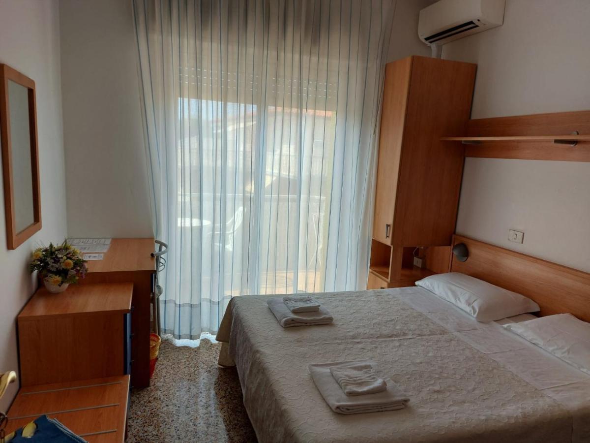 Albergo Alla Nave Lignano Sabbiadoro Esterno foto